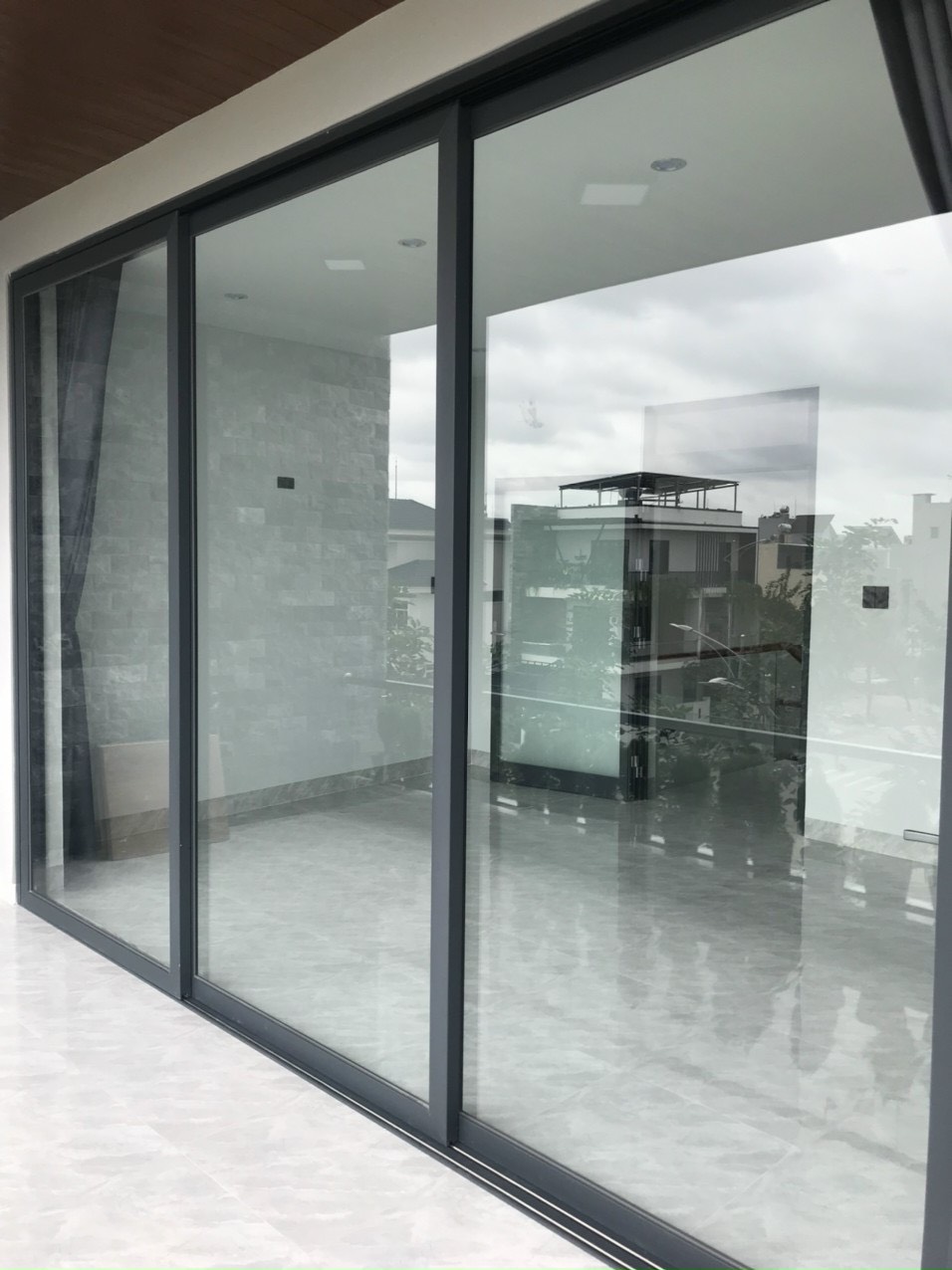 CỬA ĐI LÙA 3 CÁNH NHÔM CAO CẤP